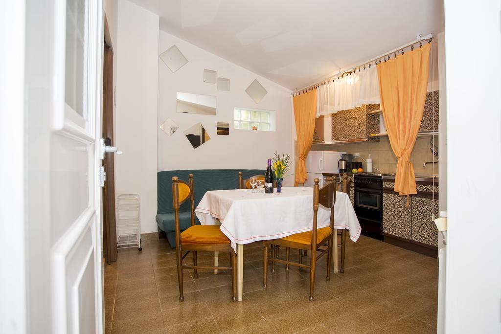 Apartments Pula 1618 Esterno foto